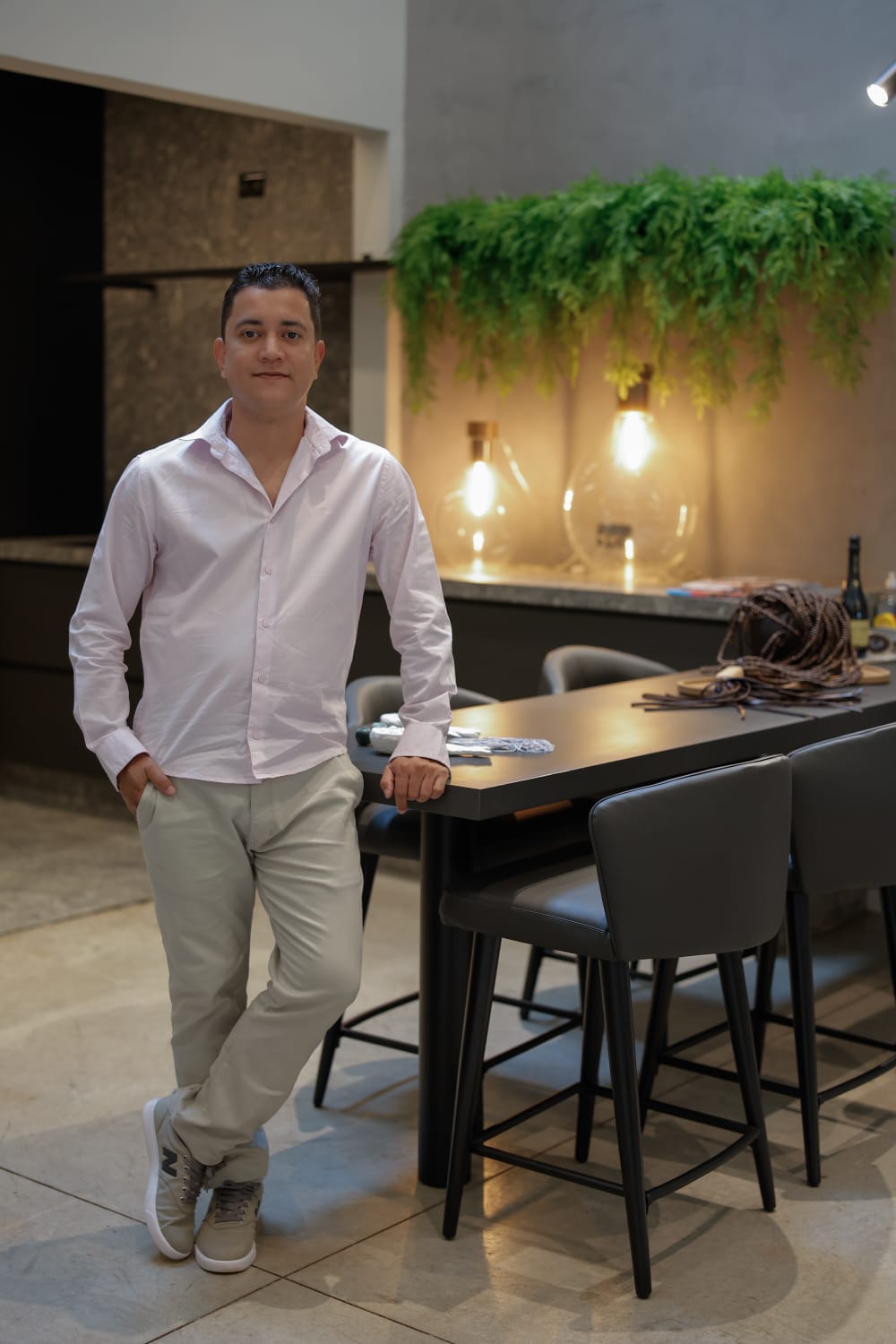 Arquiteto trabalhando em planta